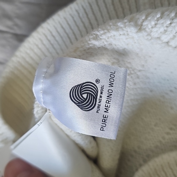 Woolrich merino wool turtle neck ribbed sweater. - Picture 11 of 12